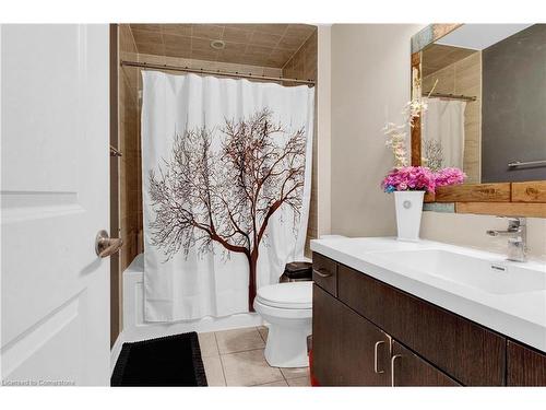 206 Amand Drive, Kitchener, ON - Indoor Photo Showing Bathroom