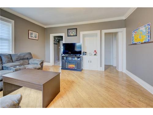 68 Samuelson Street, Cambridge, ON - Indoor Photo Showing Living Room