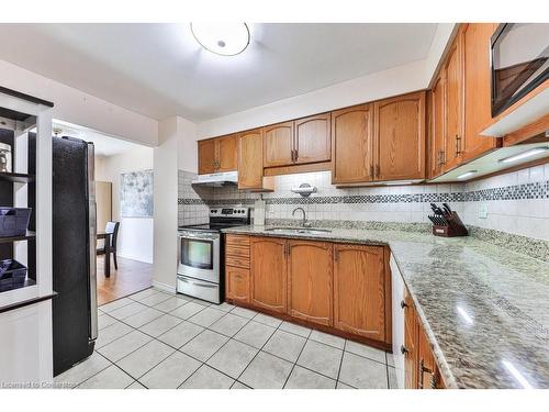 19-1675 Upper Gage Avenue, Hamilton, ON - Indoor Photo Showing Kitchen