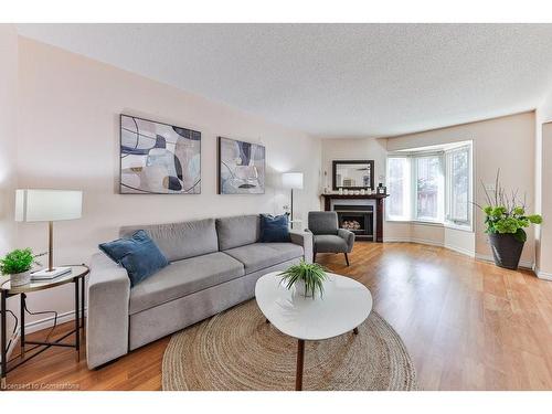 19-1675 Upper Gage Avenue, Hamilton, ON - Indoor Photo Showing Living Room