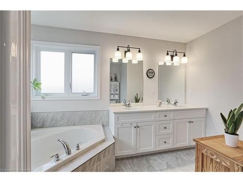 80 Mill Race Crescent, St. Jacobs, ON - Indoor Photo Showing Bathroom