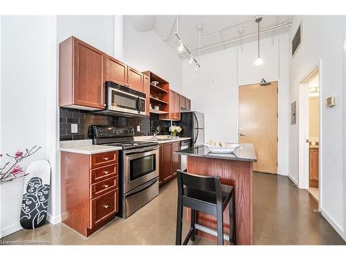 224-410 King Street W, Kitchener, ON - Indoor Photo Showing Kitchen