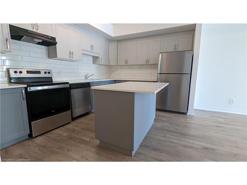 80-261 Woodbine Avenue, Kitchener, ON - Indoor Photo Showing Kitchen With Upgraded Kitchen