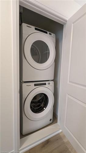 80-261 Woodbine Avenue, Kitchener, ON - Indoor Photo Showing Laundry Room