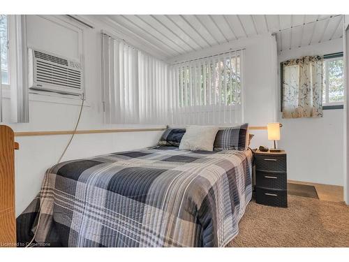 9-580 Beaver Creek Road, Waterloo, ON - Indoor Photo Showing Bedroom