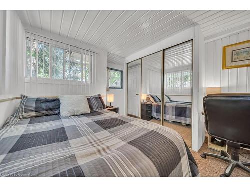 9-580 Beaver Creek Road, Waterloo, ON - Indoor Photo Showing Bedroom