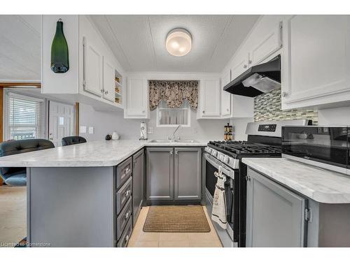 9-580 Beaver Creek Road, Waterloo, ON - Indoor Photo Showing Kitchen With Double Sink With Upgraded Kitchen