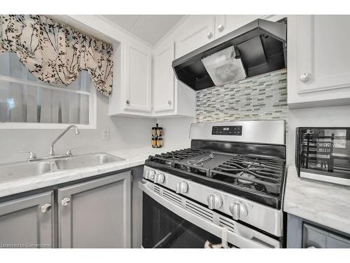 9-580 Beaver Creek Road, Waterloo, ON - Indoor Photo Showing Kitchen With Double Sink