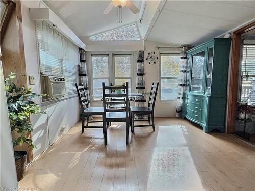 9-580 Beaver Creek Road, Waterloo, ON - Indoor Photo Showing Dining Room