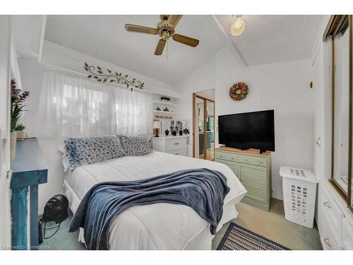 9-580 Beaver Creek Road, Waterloo, ON - Indoor Photo Showing Bedroom