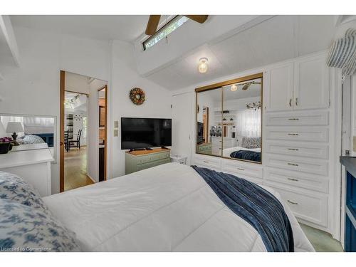 9-580 Beaver Creek Road, Waterloo, ON - Indoor Photo Showing Bedroom