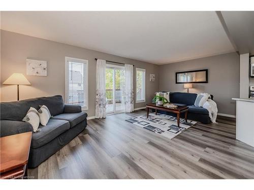 19 Doll Court, Kitchener, ON - Indoor Photo Showing Living Room