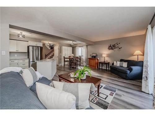 19 Doll Court, Kitchener, ON - Indoor Photo Showing Living Room