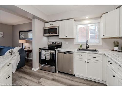 19 Doll Court, Kitchener, ON - Indoor Photo Showing Kitchen