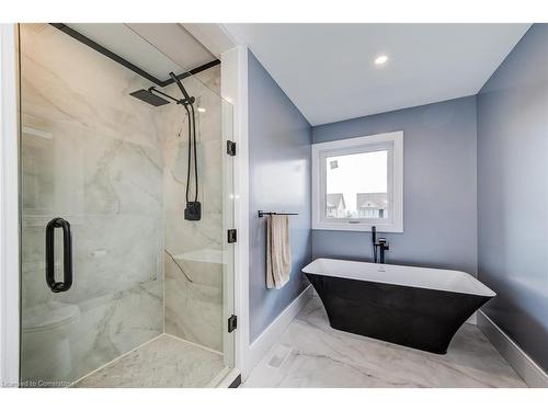 151 Cityview Drive N, Guelph, ON - Indoor Photo Showing Bathroom