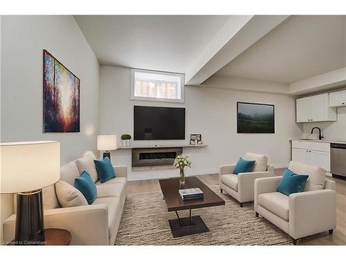 151 Cityview Drive N, Guelph, ON - Indoor Photo Showing Living Room