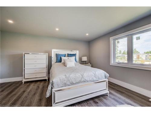 151 Cityview Drive N, Guelph, ON - Indoor Photo Showing Bedroom