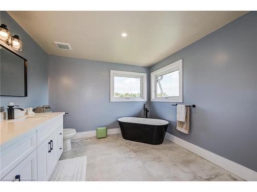 151 Cityview Drive N, Guelph, ON - Indoor Photo Showing Bathroom