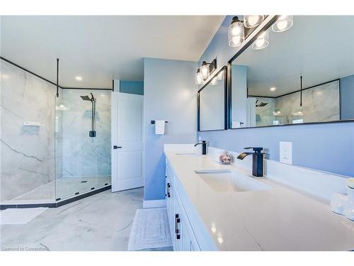 151 Cityview Drive N, Guelph, ON - Indoor Photo Showing Bathroom