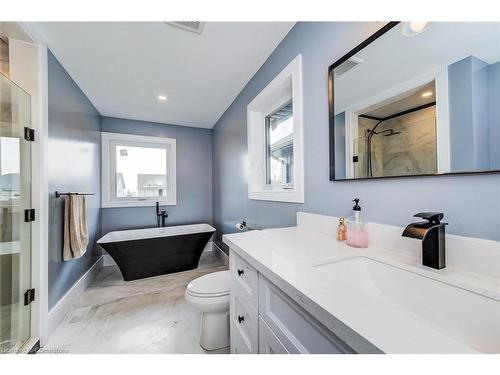 151 Cityview Drive N, Guelph, ON - Indoor Photo Showing Bathroom