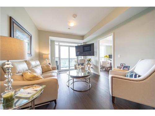 1508-155 Caroline Street S, Waterloo, ON - Indoor Photo Showing Living Room