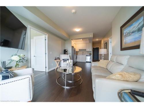 1508-155 Caroline Street S, Waterloo, ON - Indoor Photo Showing Living Room