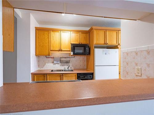 701-1950 Main Street W, Hamilton, ON - Indoor Photo Showing Kitchen