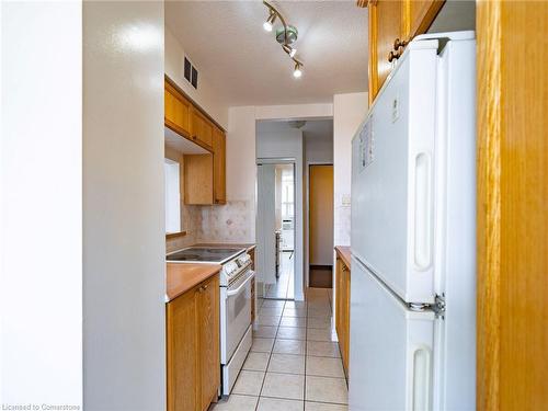 701-1950 Main Street W, Hamilton, ON - Indoor Photo Showing Kitchen