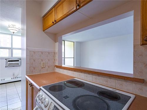 701-1950 Main Street W, Hamilton, ON - Indoor Photo Showing Kitchen