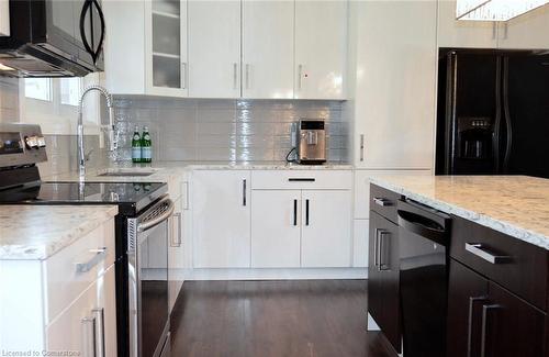 108 Greenbrier Drive, Waterloo, ON - Indoor Photo Showing Kitchen With Upgraded Kitchen