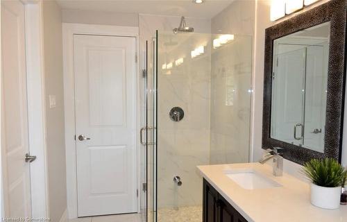 108 Greenbrier Drive, Waterloo, ON - Indoor Photo Showing Bathroom