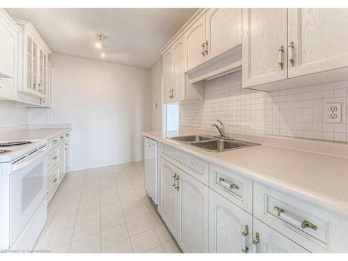 508-225 Harvard Place, Waterloo, ON - Indoor Photo Showing Kitchen With Double Sink