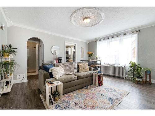 100 & 104 Margaret Avenue, Kitchener, ON - Indoor Photo Showing Living Room