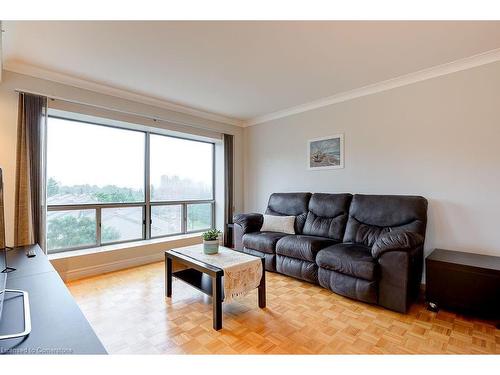 507-300 Keats Way, Waterloo, ON - Indoor Photo Showing Living Room