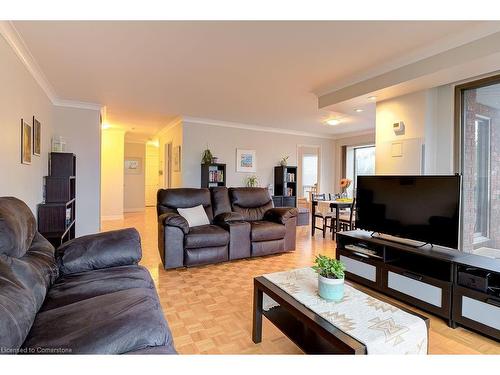 507-300 Keats Way, Waterloo, ON - Indoor Photo Showing Living Room