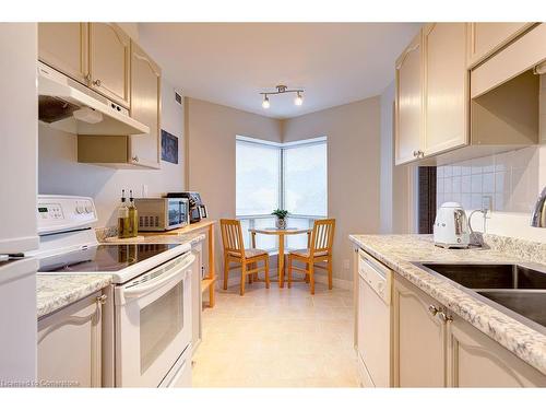 507-300 Keats Way, Waterloo, ON - Indoor Photo Showing Kitchen