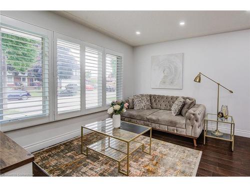 49 Vardon Avenue, Cambridge, ON - Indoor Photo Showing Living Room