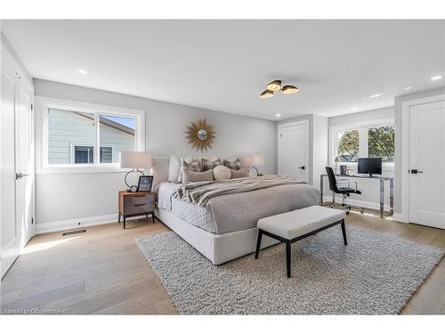 902 Kowal Drive, Mississauga, ON - Indoor Photo Showing Bedroom