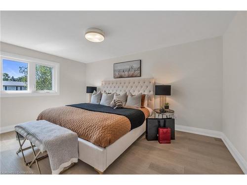 902 Kowal Drive, Mississauga, ON - Indoor Photo Showing Bedroom