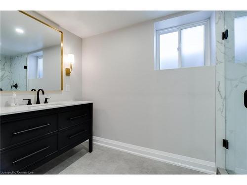 902 Kowal Drive, Mississauga, ON - Indoor Photo Showing Bathroom