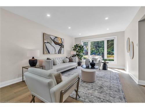 902 Kowal Drive, Mississauga, ON - Indoor Photo Showing Living Room