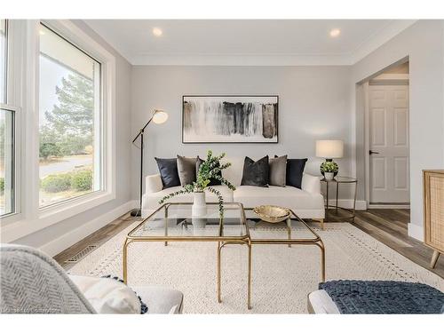 96 Rife Avenue, Cambridge, ON - Indoor Photo Showing Living Room