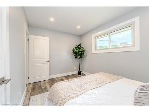 96 Rife Avenue, Cambridge, ON - Indoor Photo Showing Bedroom