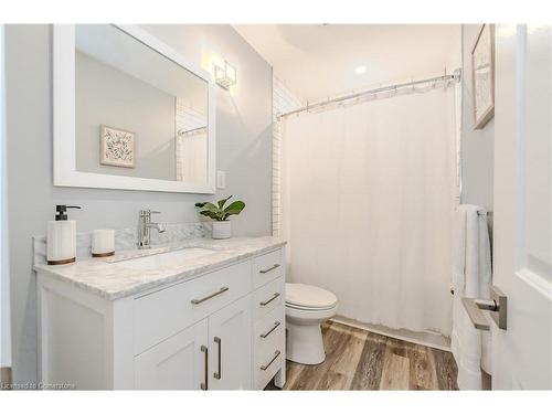 96 Rife Avenue, Cambridge, ON - Indoor Photo Showing Bathroom