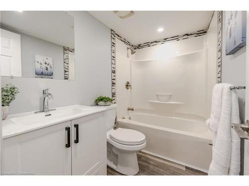 96 Rife Avenue, Cambridge, ON - Indoor Photo Showing Bathroom