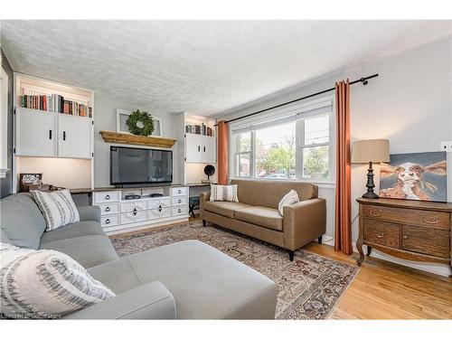 123 Bagot Street, Guelph, ON - Indoor Photo Showing Living Room