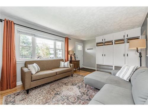 123 Bagot Street, Guelph, ON - Indoor Photo Showing Living Room