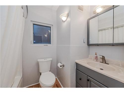 75 Jackson Avenue, Kitchener, ON - Indoor Photo Showing Bathroom