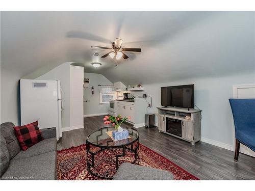 75 Jackson Avenue, Kitchener, ON - Indoor Photo Showing Living Room