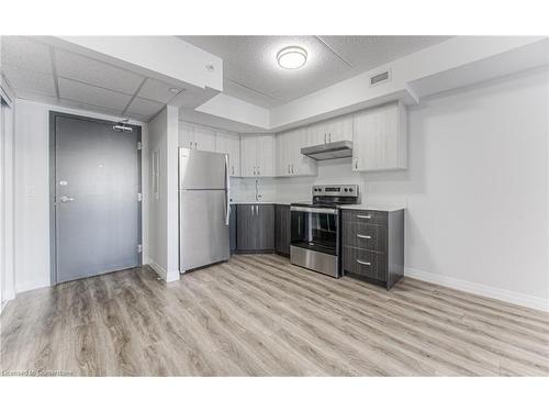 209-30 George Street S, Cambridge, ON - Indoor Photo Showing Kitchen